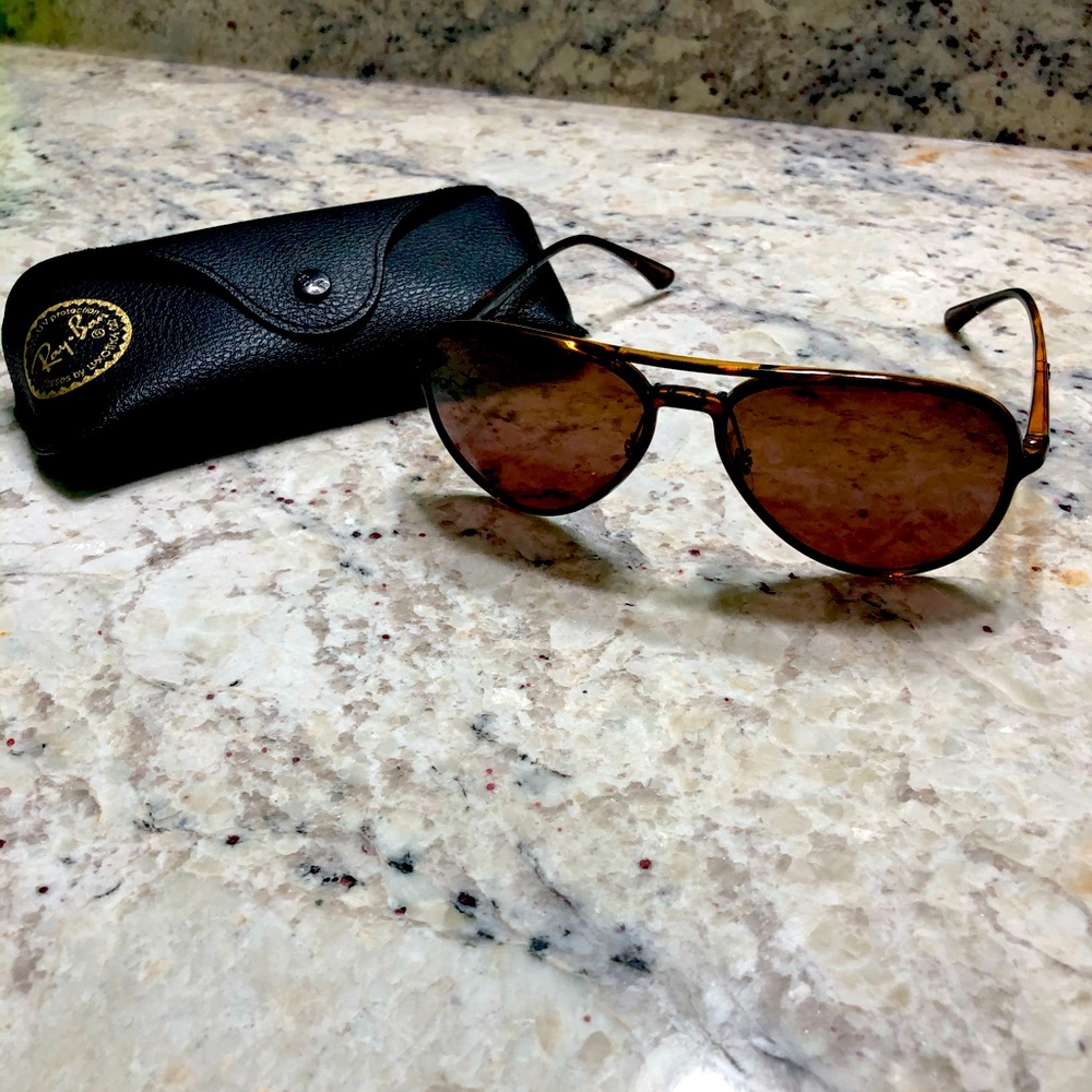 GENTLY USED RAY BAN SUNGLASSES + CASE